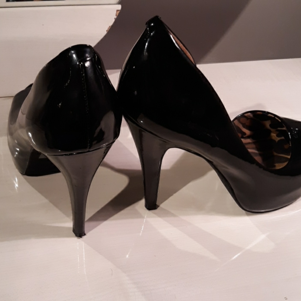 Shoes - Picture 3 of 4